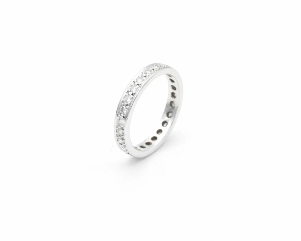 Bague éternité en or blanc avec diamants 0,75 ct