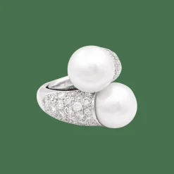 Bague "Toi & Moi" or blanc, diamants, perles.