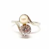 Bague Toi & Moi or blanc, platine diamant perle