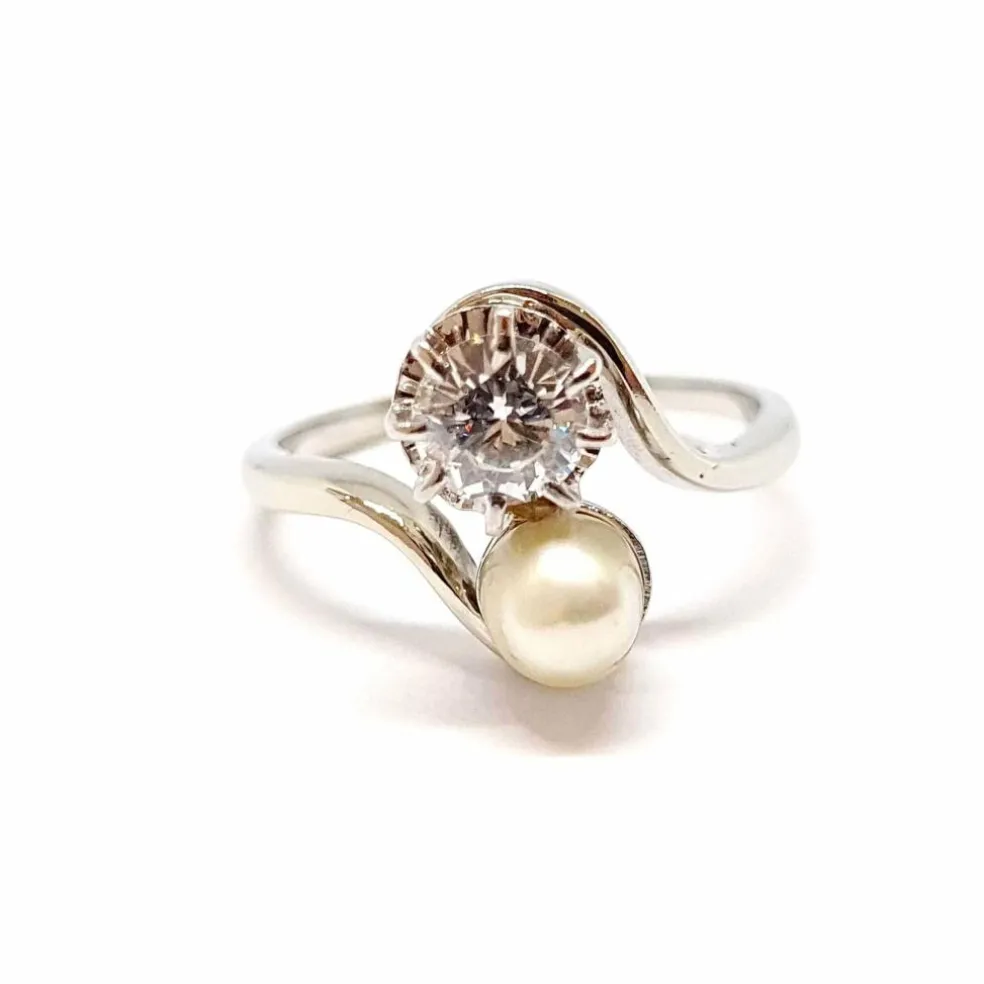 Bague Toi & Moi or blanc, platine diamant perle