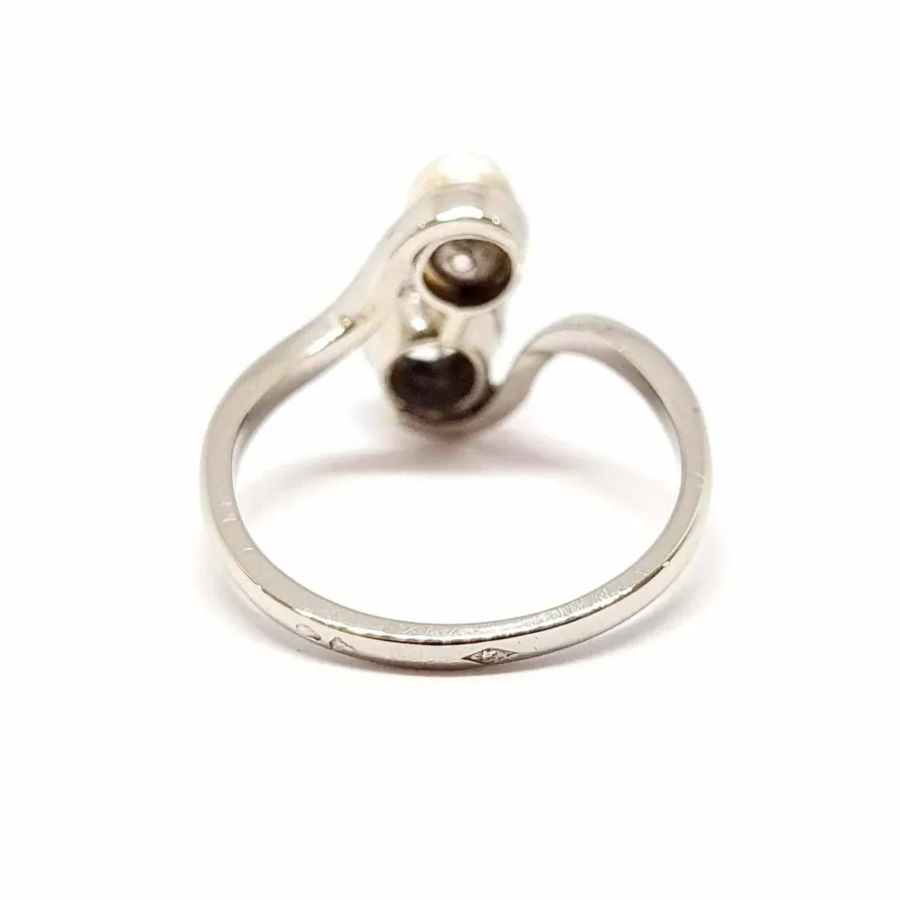 Bague Toi & Moi or blanc, platine diamant perle