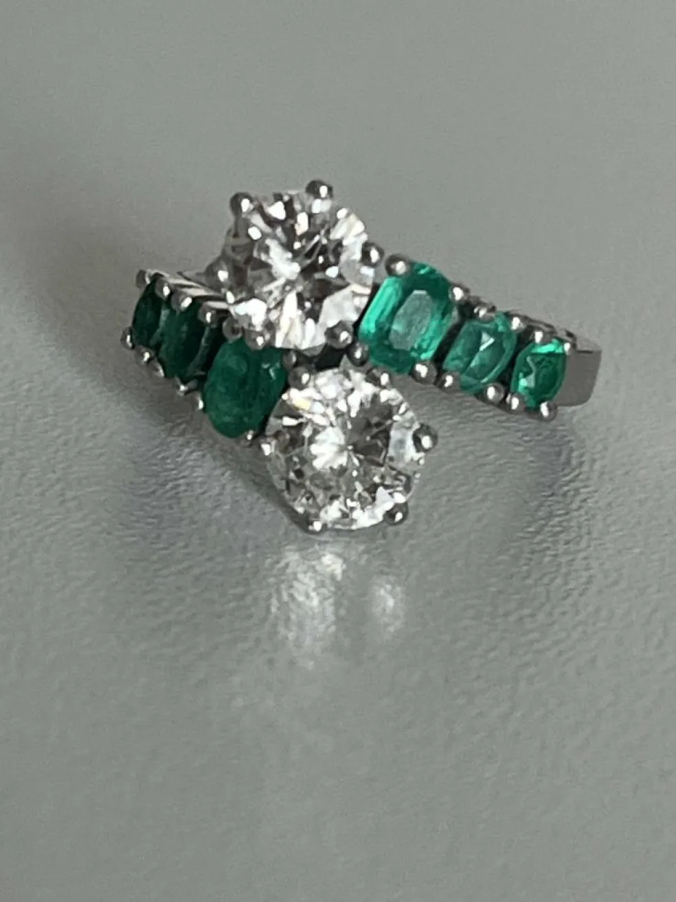 Bague Toi & Moi Or Gris Emeraudes Diamants