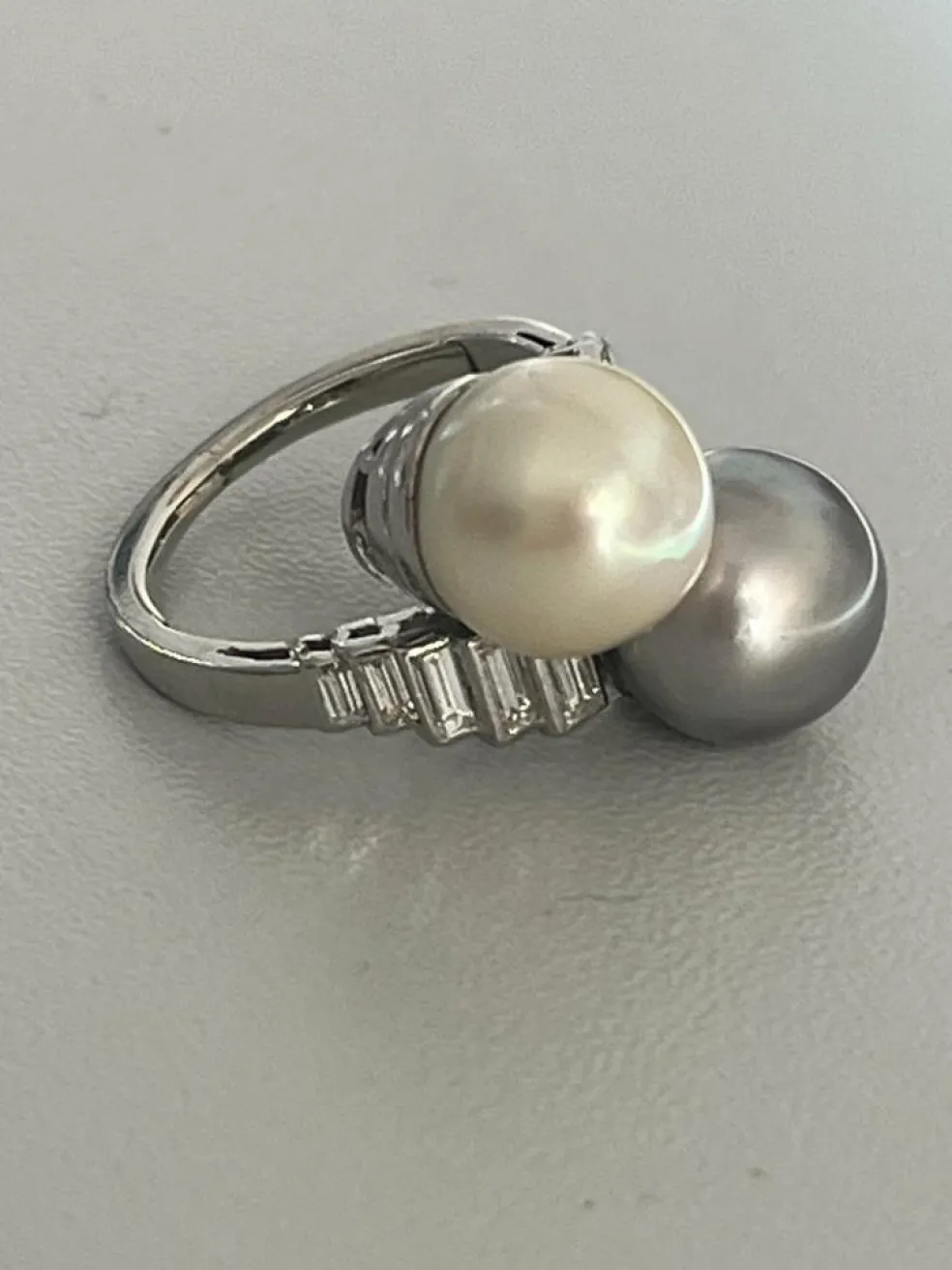 Bague Toi & Moi Or Gris, Perles Akoya et Tahiti, Diamants