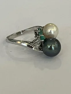 Bague Toi & Moi Or Gris Perles Diamants Emeraudes