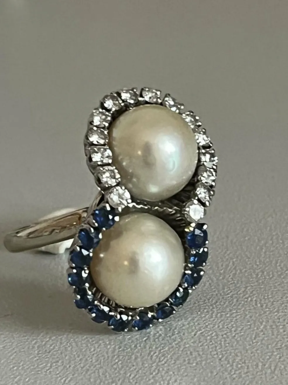Bague Toi & Moi Or Gris Platine Perles Saphirs Diamants