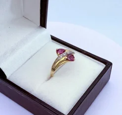 Bague Toi & Moi or jaune, rubis taille poire