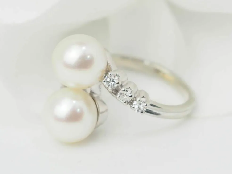 Bague Toi et Moi en or blanc, perles de culture et diamants