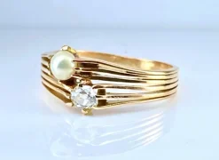 Bague toi et moi en or jaune, diamant et perle vers 1900