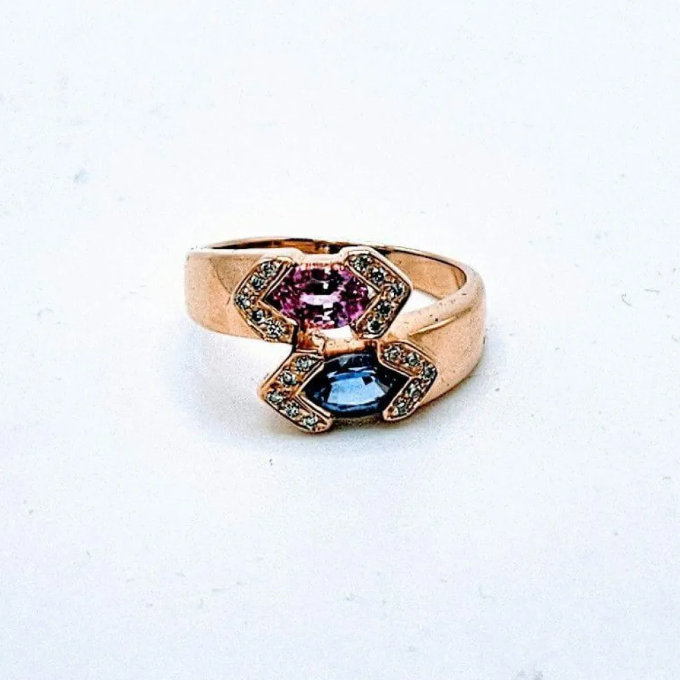 Bague Toi et Moi Or jaune Saphirs bleu et rose épaulés de Diamants
