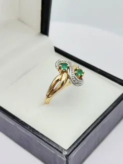 Bague Toi et Moi vintage en or jaune sertie d'émeraudes et de diamants