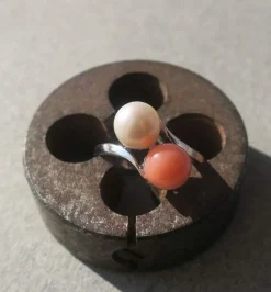 Bague Toi et Moi vintage or blanc perle corail