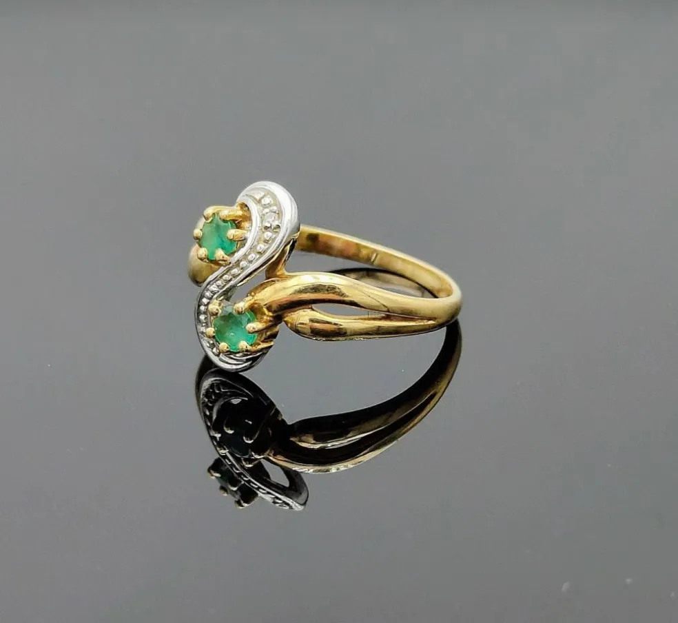 Bague Toi et Moi vintage en or jaune sertie d'émeraudes et de diamants