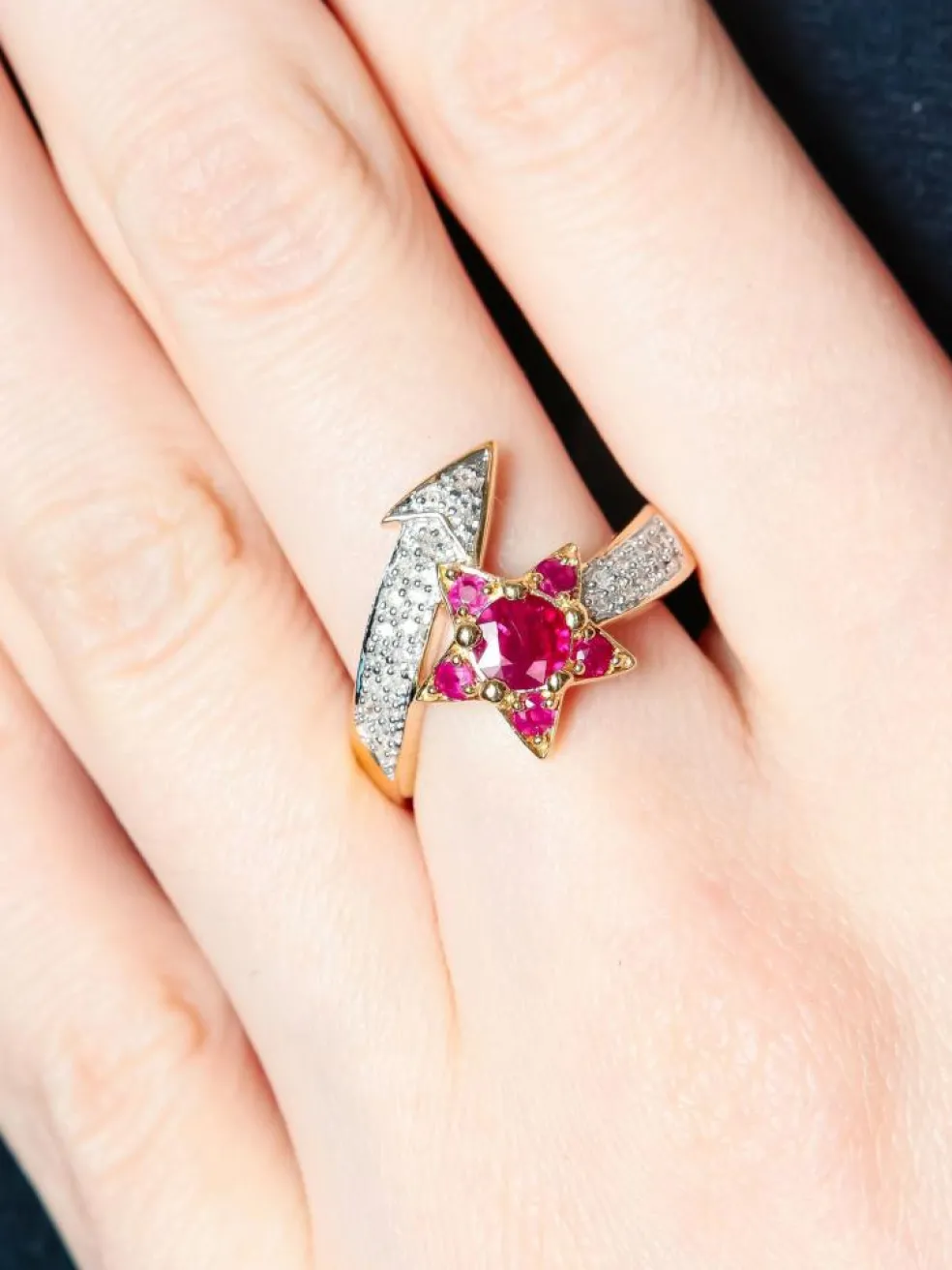 Bague étoile filante rubis diamants or jaune