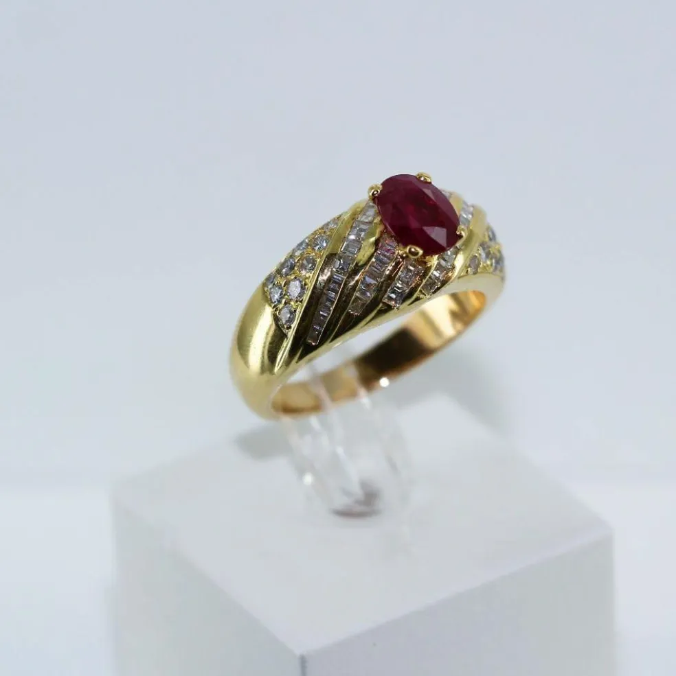 Bague torsadée rubis et diamants