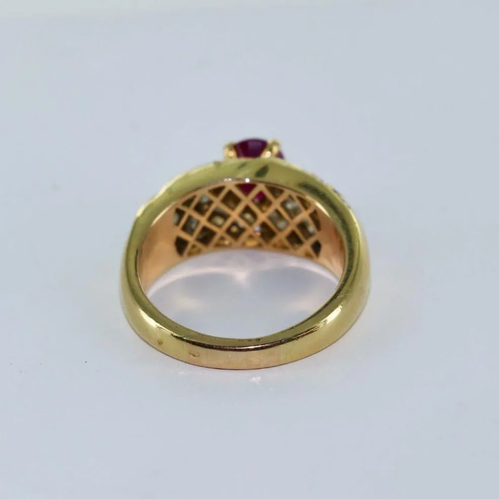 Bague torsadée rubis et diamants