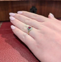 Bague tourbillon en or jaune diamants et rubis
