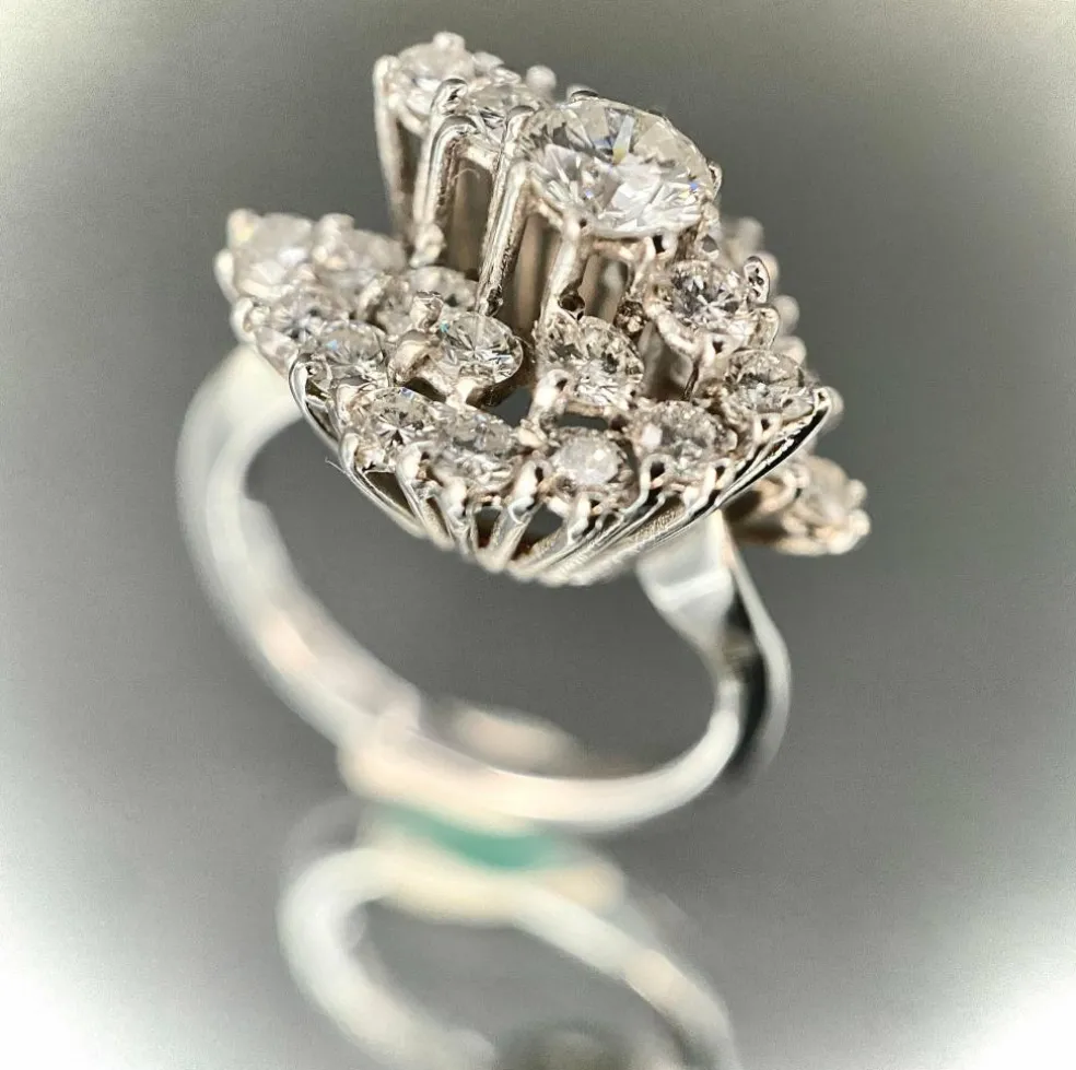 Bague tourbillon or blanc diamants