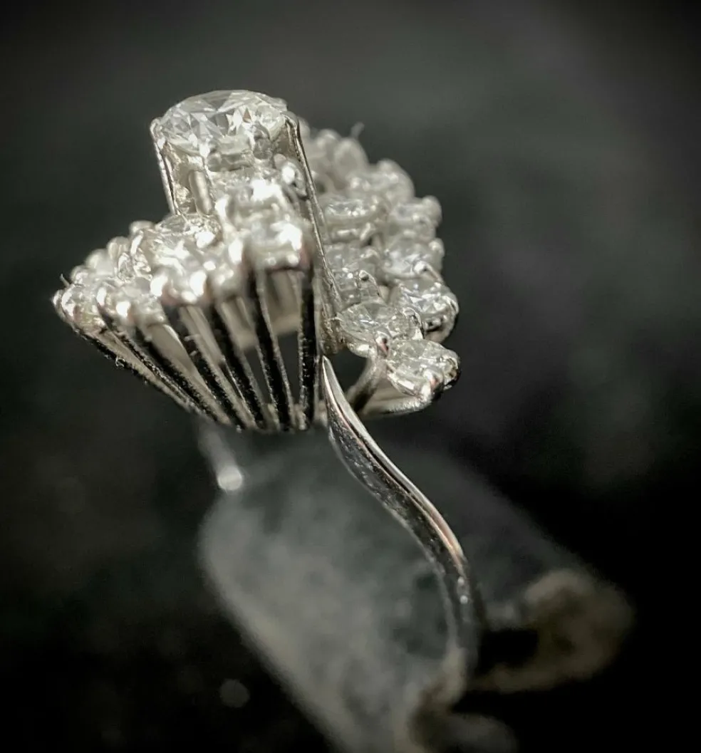 Bague tourbillon or blanc diamants