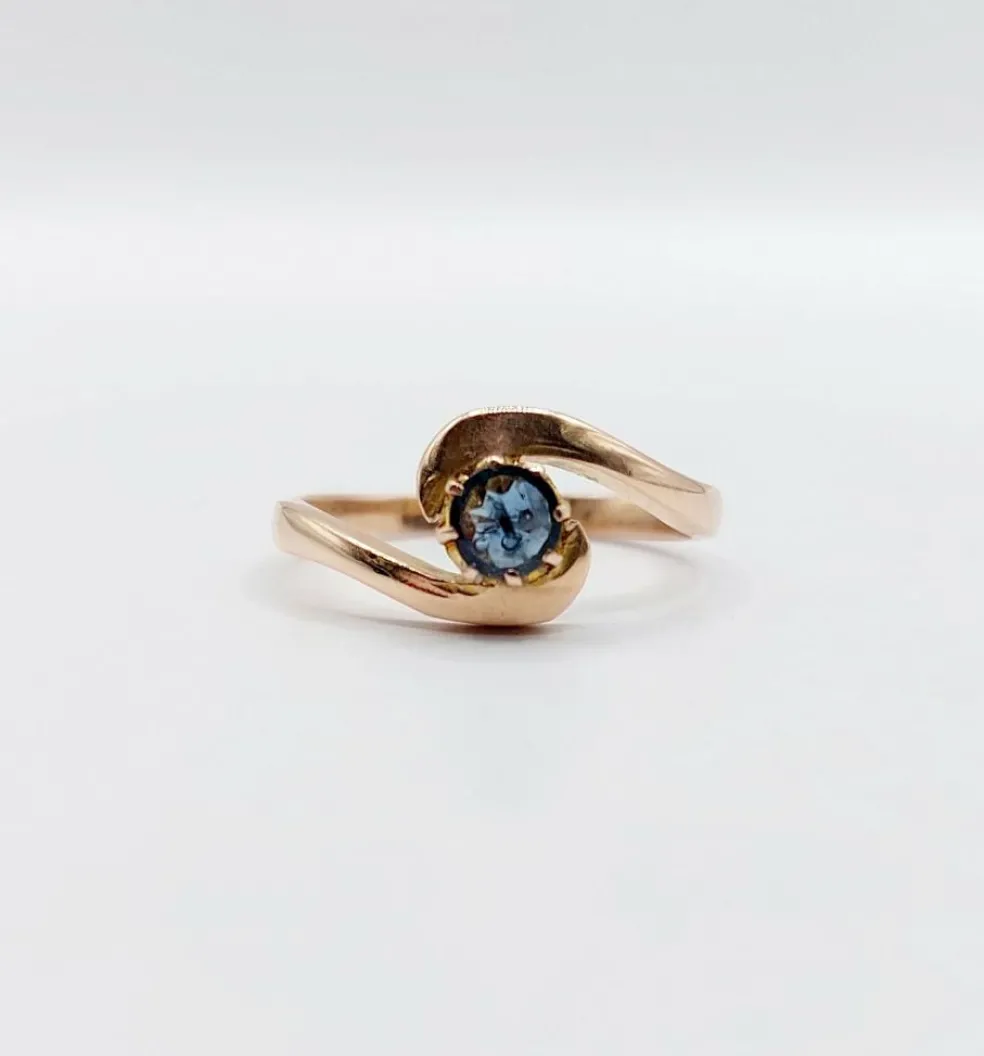 Bague tourbillon or jaune ornée d'un saphir (circa 1920)