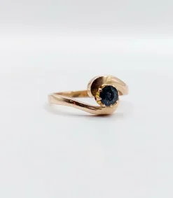 Bague tourbillon or jaune ornée d'un saphir (circa 1920)