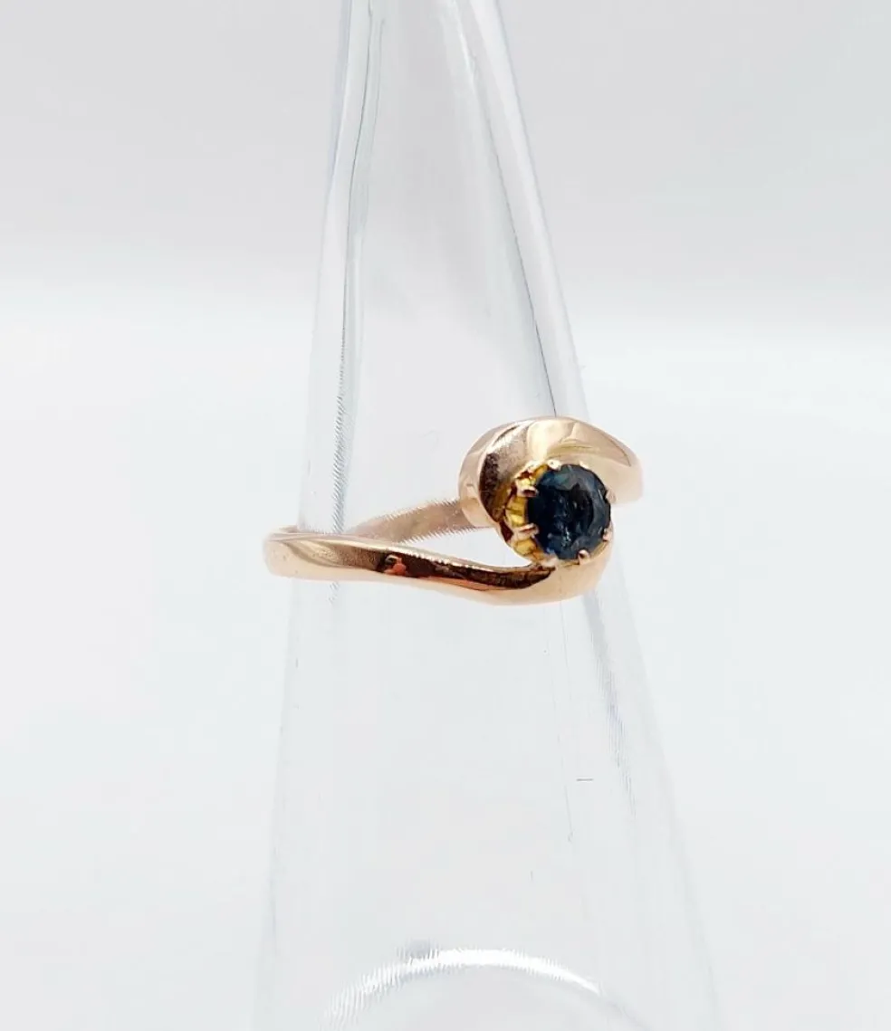 Bague tourbillon or jaune ornée d'un saphir (circa 1920)