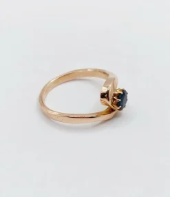 Bague tourbillon or jaune ornée d'un saphir (circa 1920)