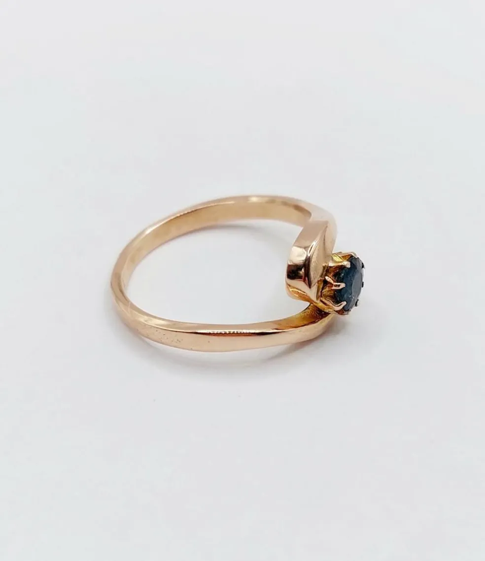 Bague tourbillon or jaune ornée d'un saphir (circa 1920)