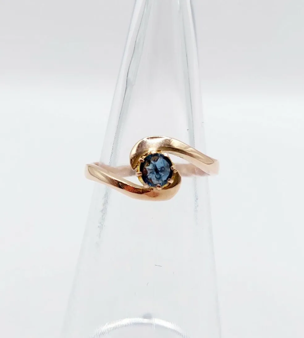 Bague tourbillon or jaune ornée d'un saphir (circa 1920)