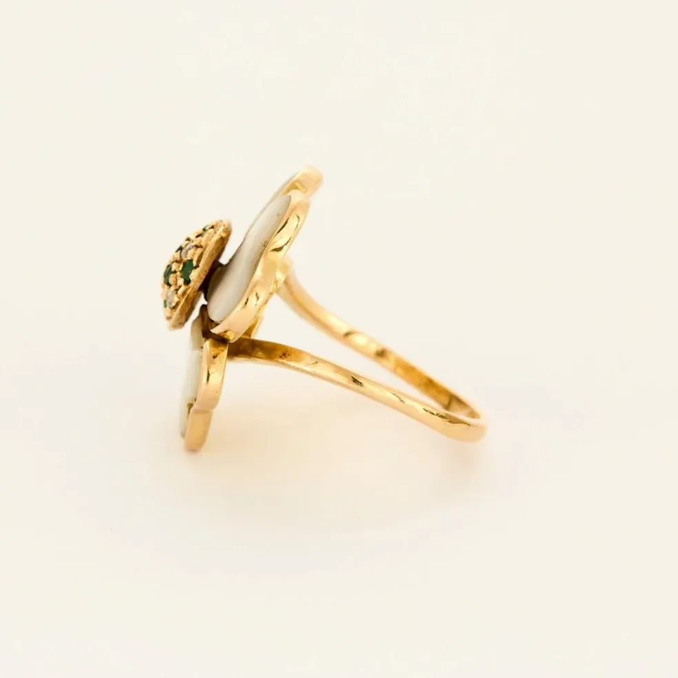 Bague trèfle en or jaune avec nacre, diamants et émeraudes