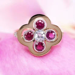 Bague trèfle rubis et diamants ancienne