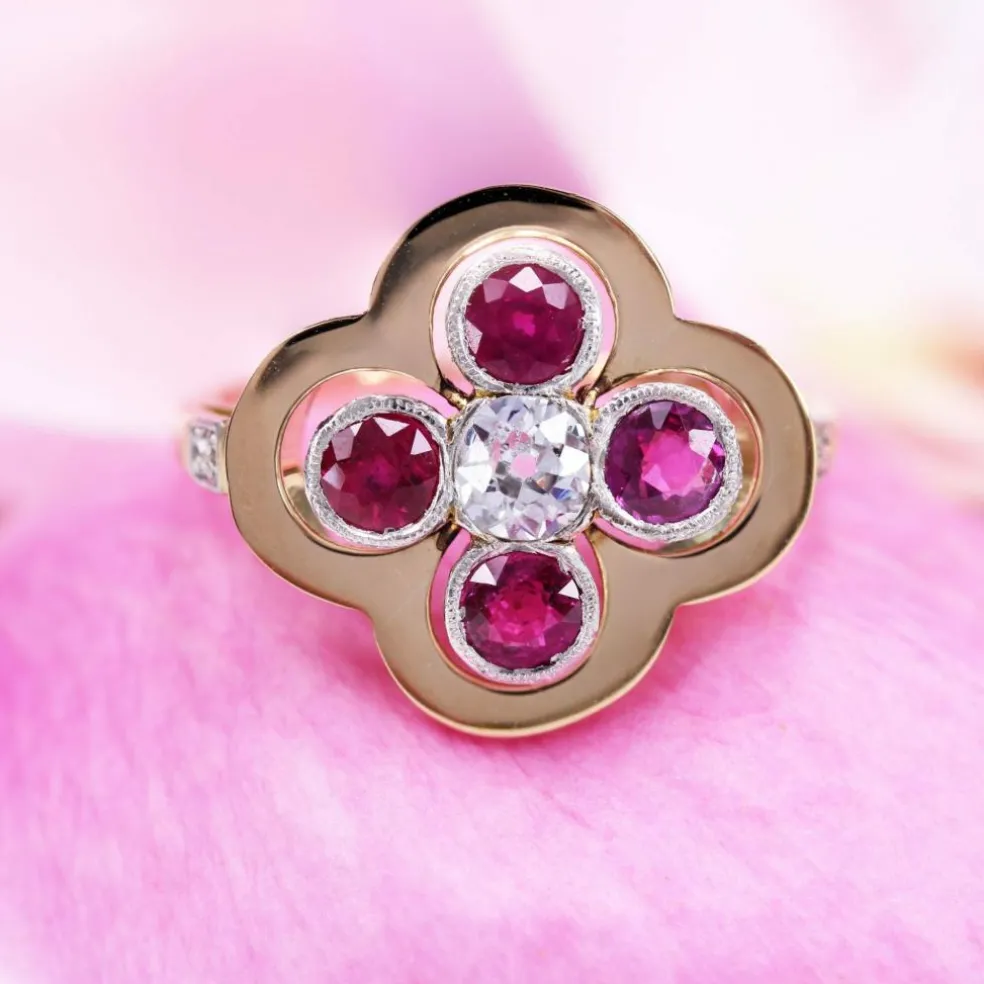 Bague trèfle rubis et diamants ancienne