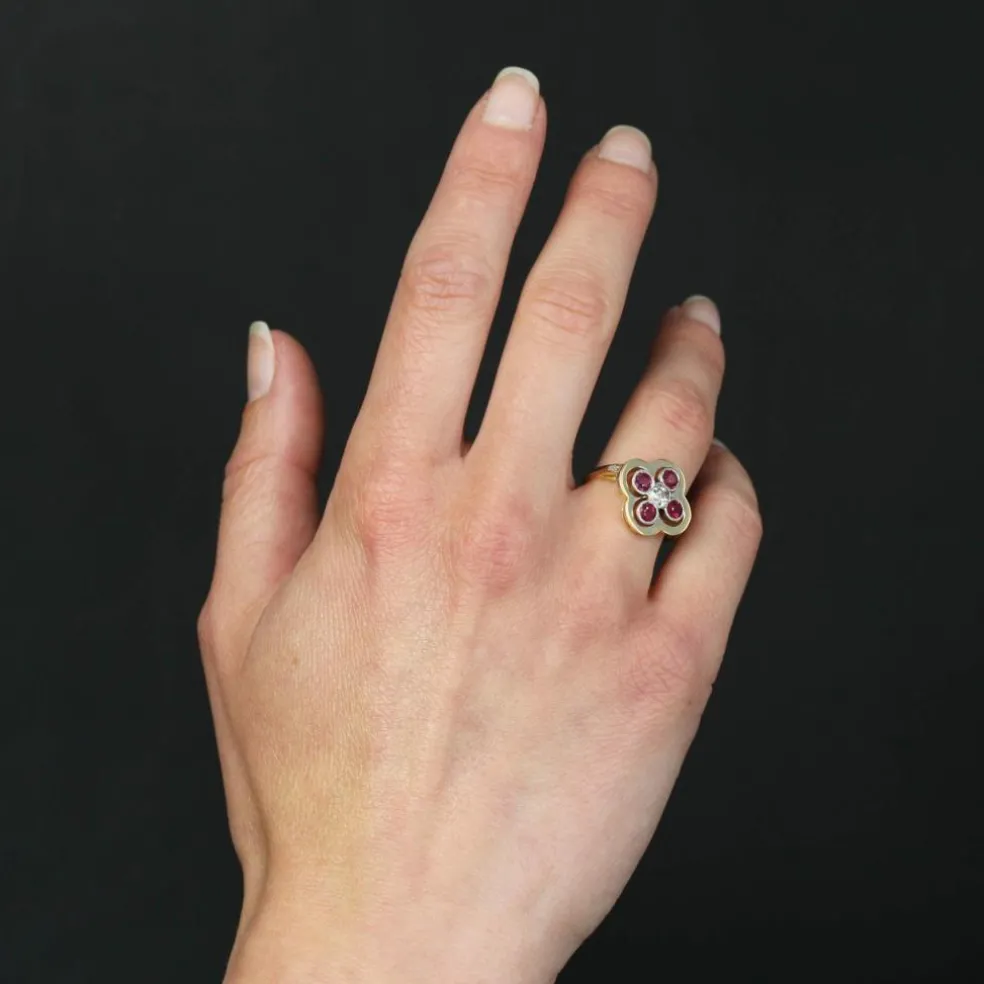 Bague trèfle rubis et diamants ancienne