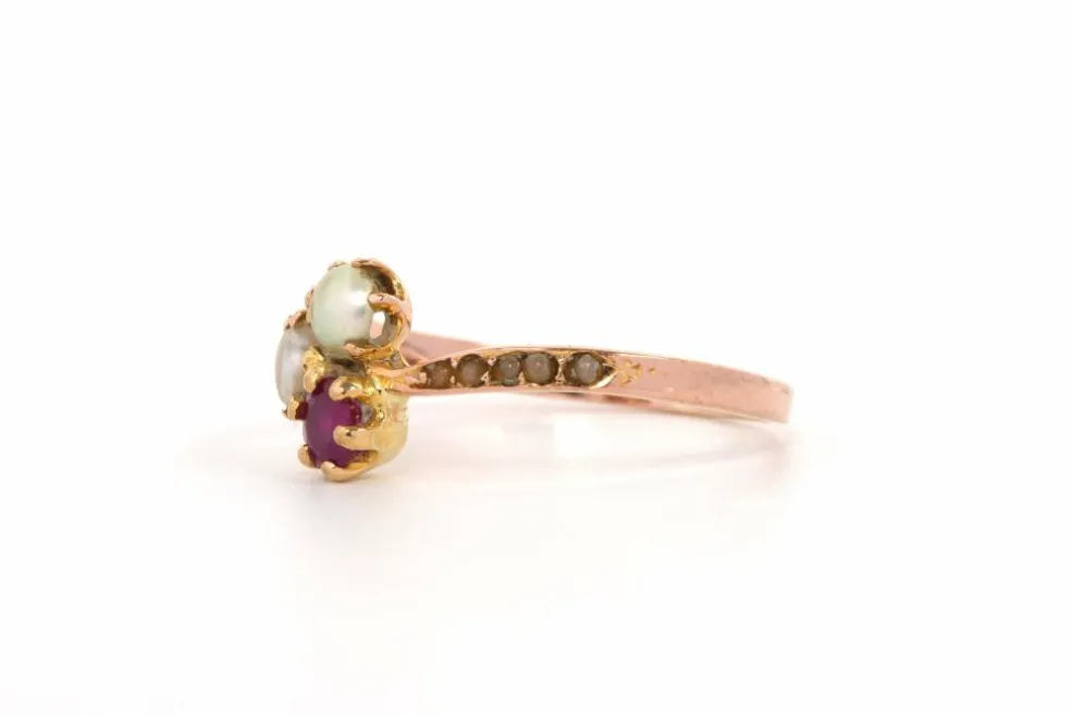 Bague "trilogie" Art Nouveau en or jaune 18 carats sertie de perles et d'un rubis