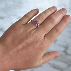 Bague Trilogie en Or 18 Carats, Saphir Ceylan Rose 5 Carats et Diamants