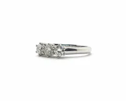 bague trilogie en or blanc avec diamants