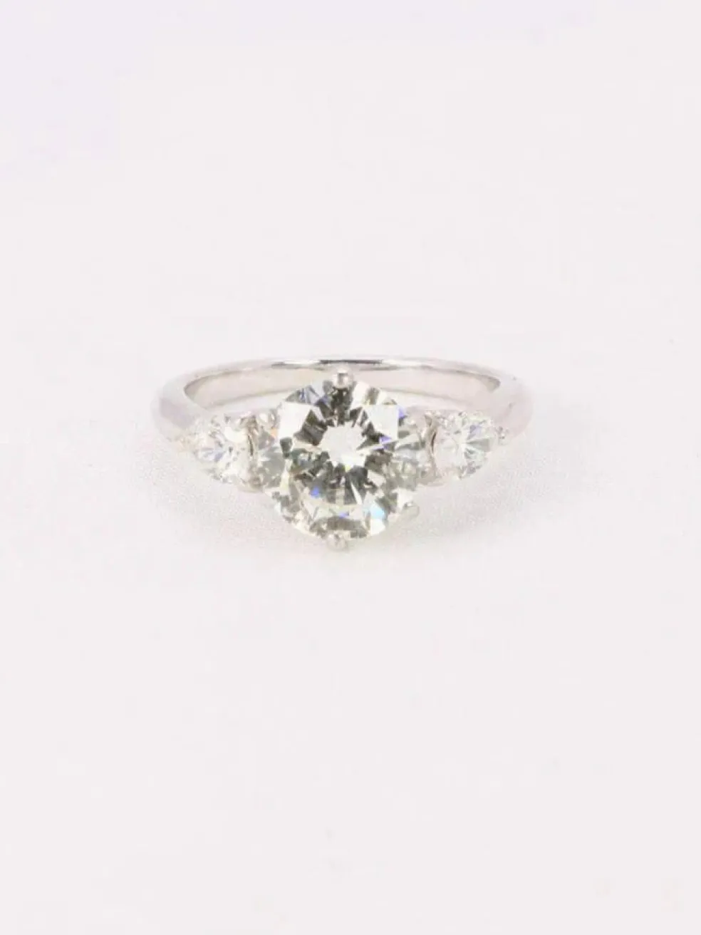 Bague trilogie or blanc diamant rond 2.07 ct diamants poires
