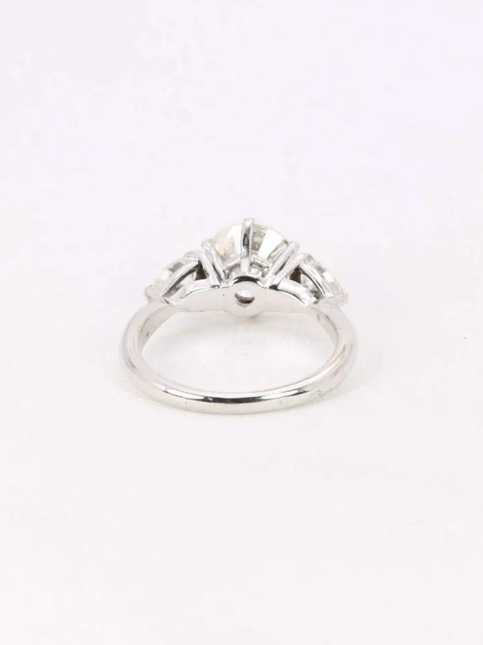 Bague trilogie or blanc diamant rond 2.07 ct diamants poires