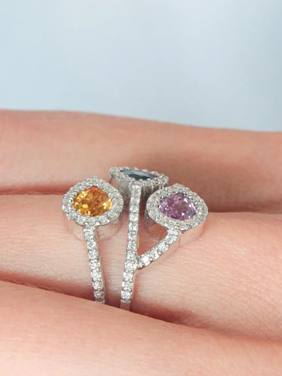 Bague Trilogie Saphirs de couleur Diamants