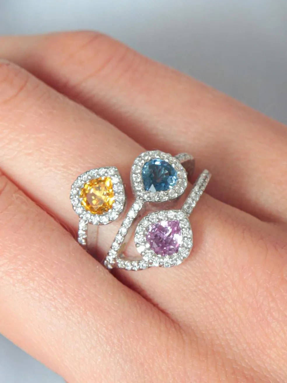 Bague Trilogie Saphirs de couleur Diamants