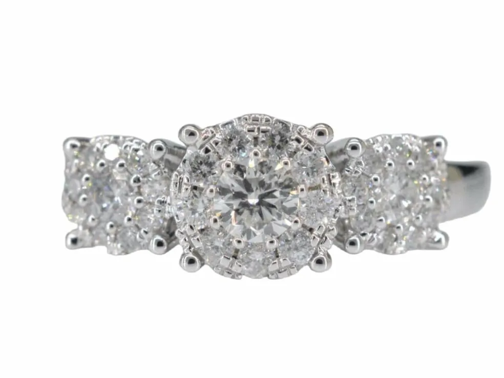 Bague trinité en or blanc avec diamants