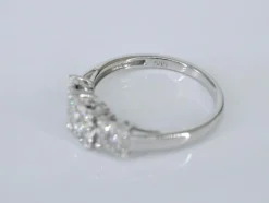 Bague trinité en or blanc avec diamants