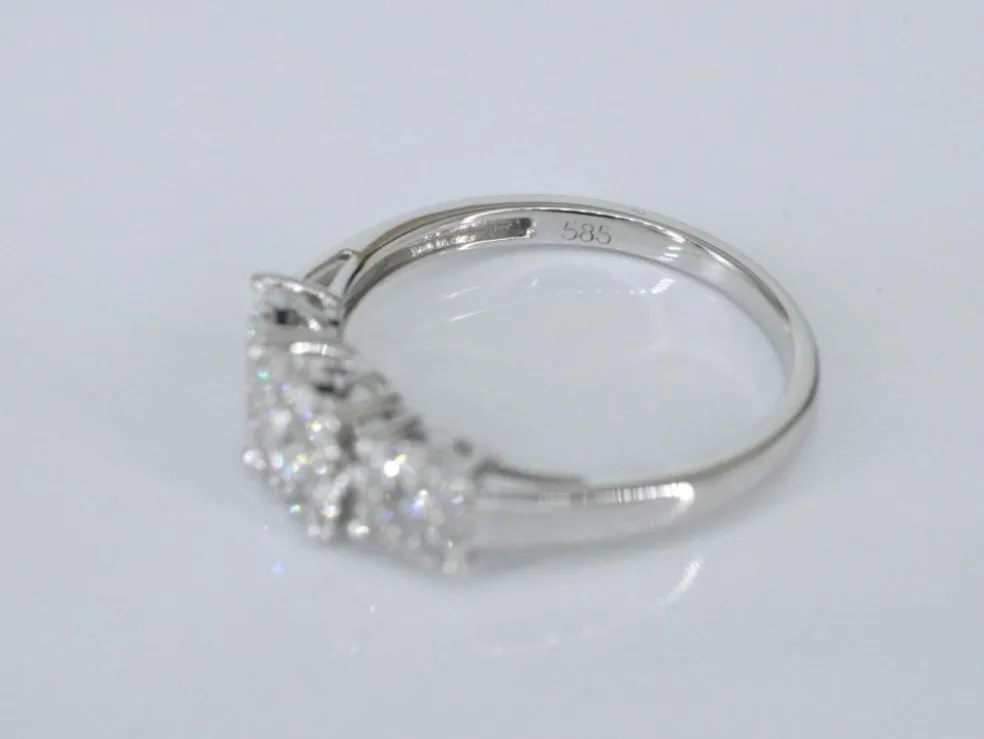 Bague trinité en or blanc avec diamants