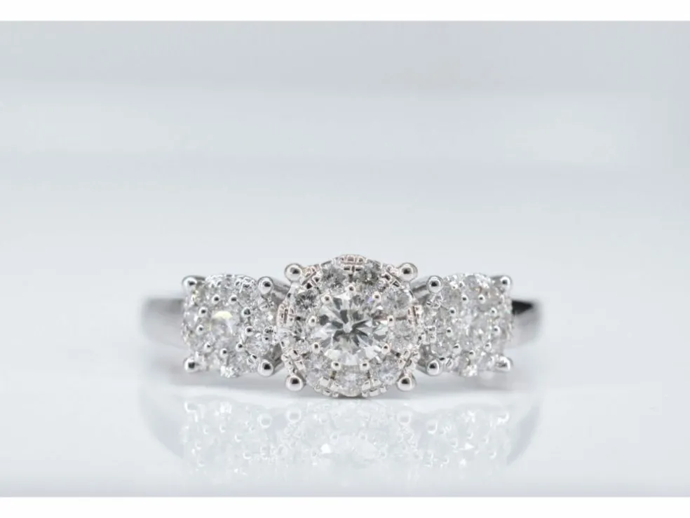 Bague trinité en or blanc avec diamants
