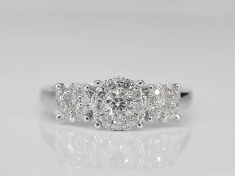 Bague trinité en or blanc avec diamants