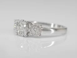 Bague trinité en or blanc avec diamants