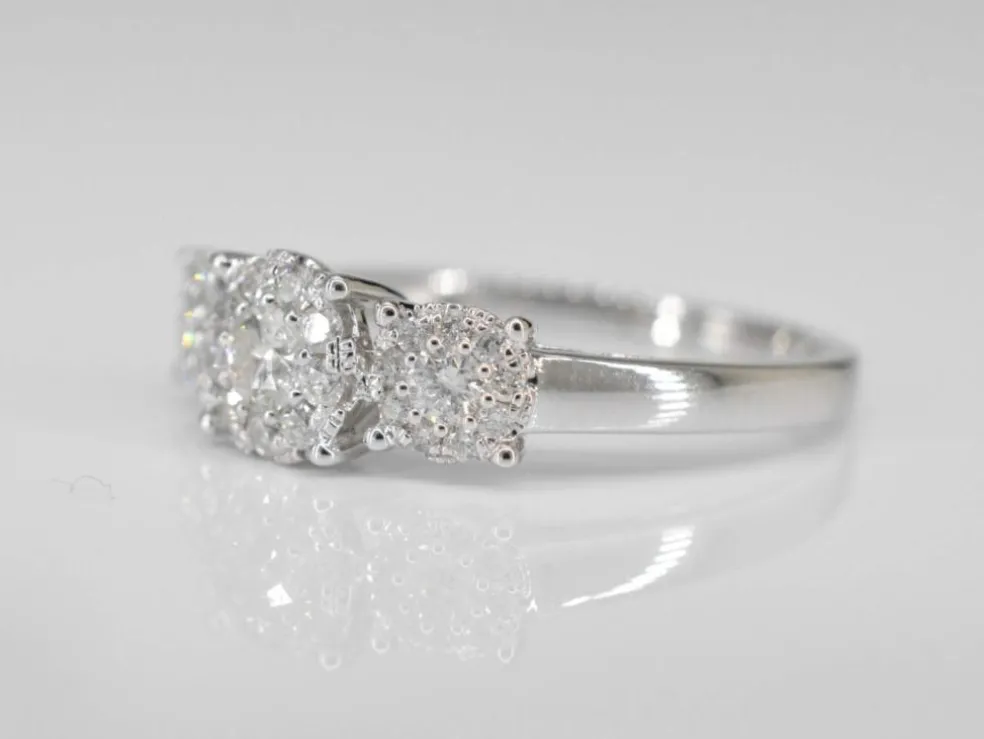 Bague trinité en or blanc avec diamants