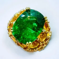 Bague Tsavorite 7,20 carats et pavage de citrines