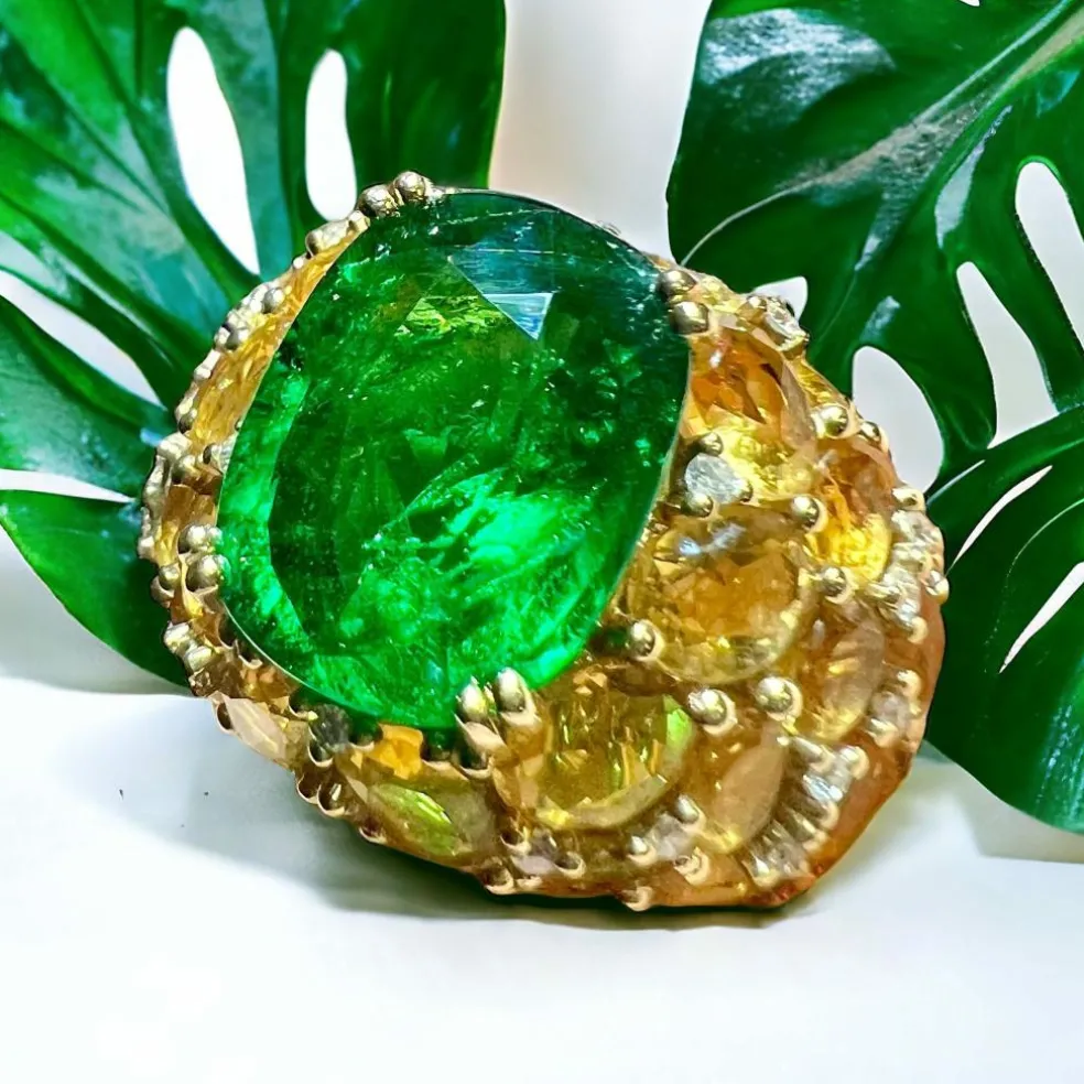 Bague Tsavorite 7,20 carats et pavage de citrines