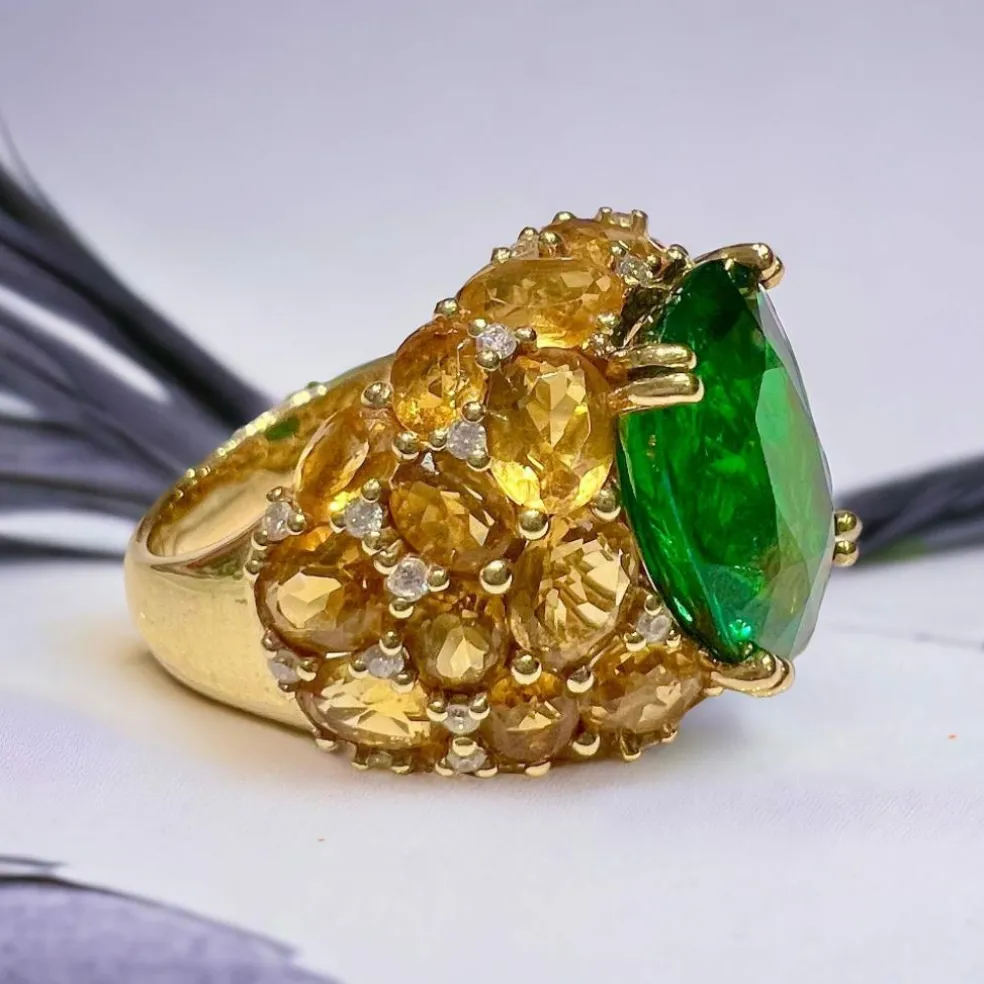 Bague Tsavorite 7,20 carats et pavage de citrines