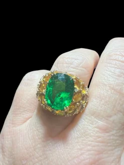 Bague Tsavorite 7,20 carats et pavage de citrines
